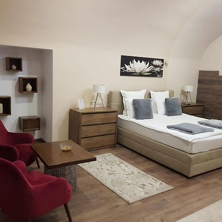 Imperial Rooms - Ultracentral - Jacuzzi Cu Hidromasaj Орадя Екстер'єр фото