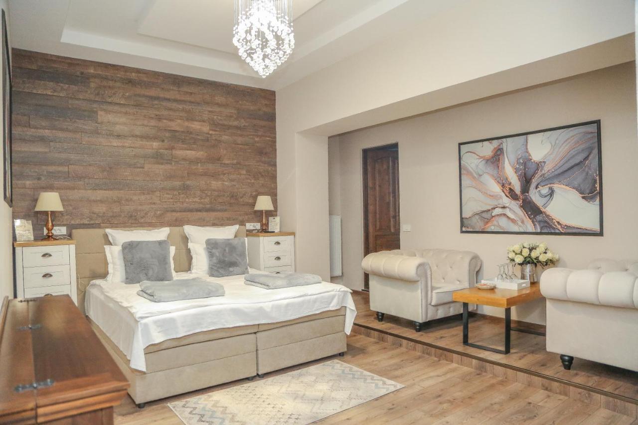Imperial Rooms - Ultracentral - Jacuzzi Cu Hidromasaj Орадя Екстер'єр фото