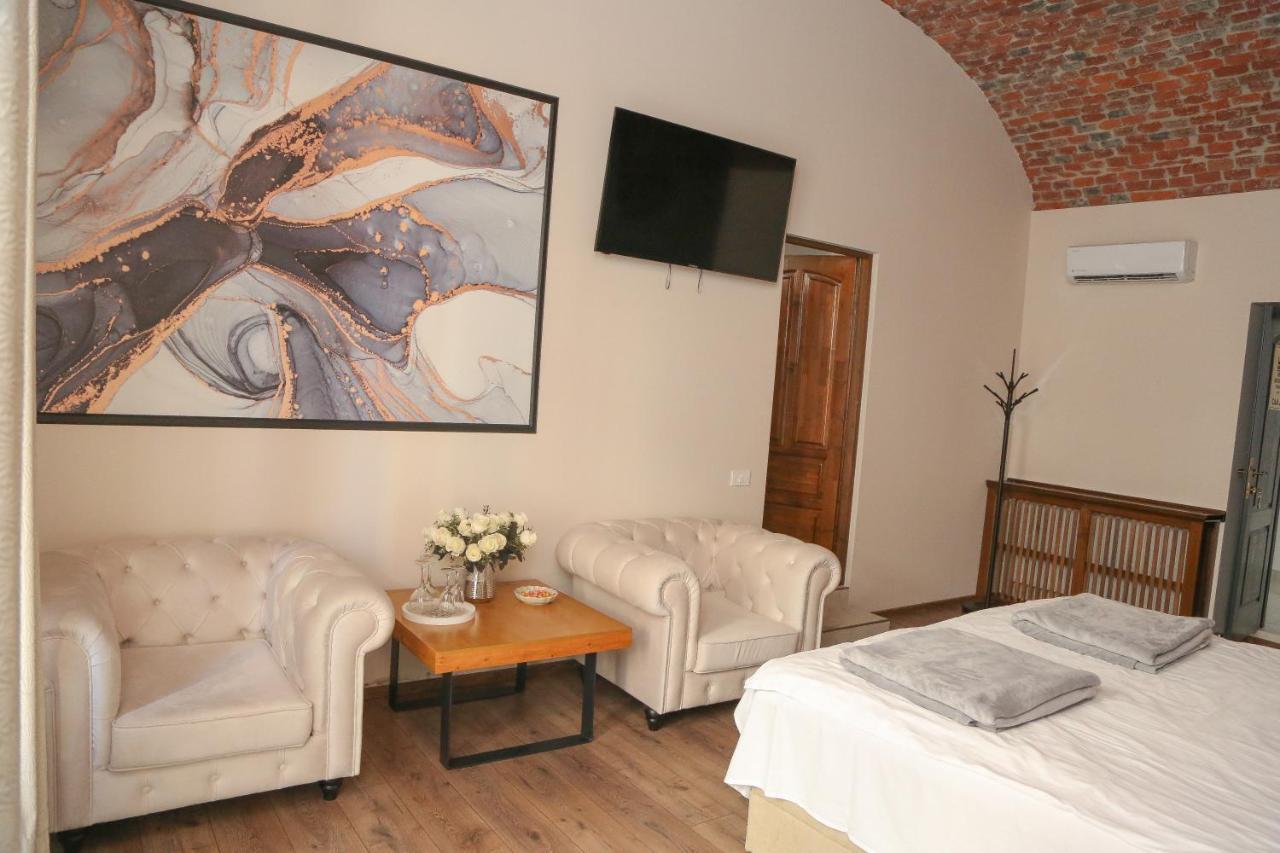 Imperial Rooms - Ultracentral - Jacuzzi Cu Hidromasaj Орадя Екстер'єр фото