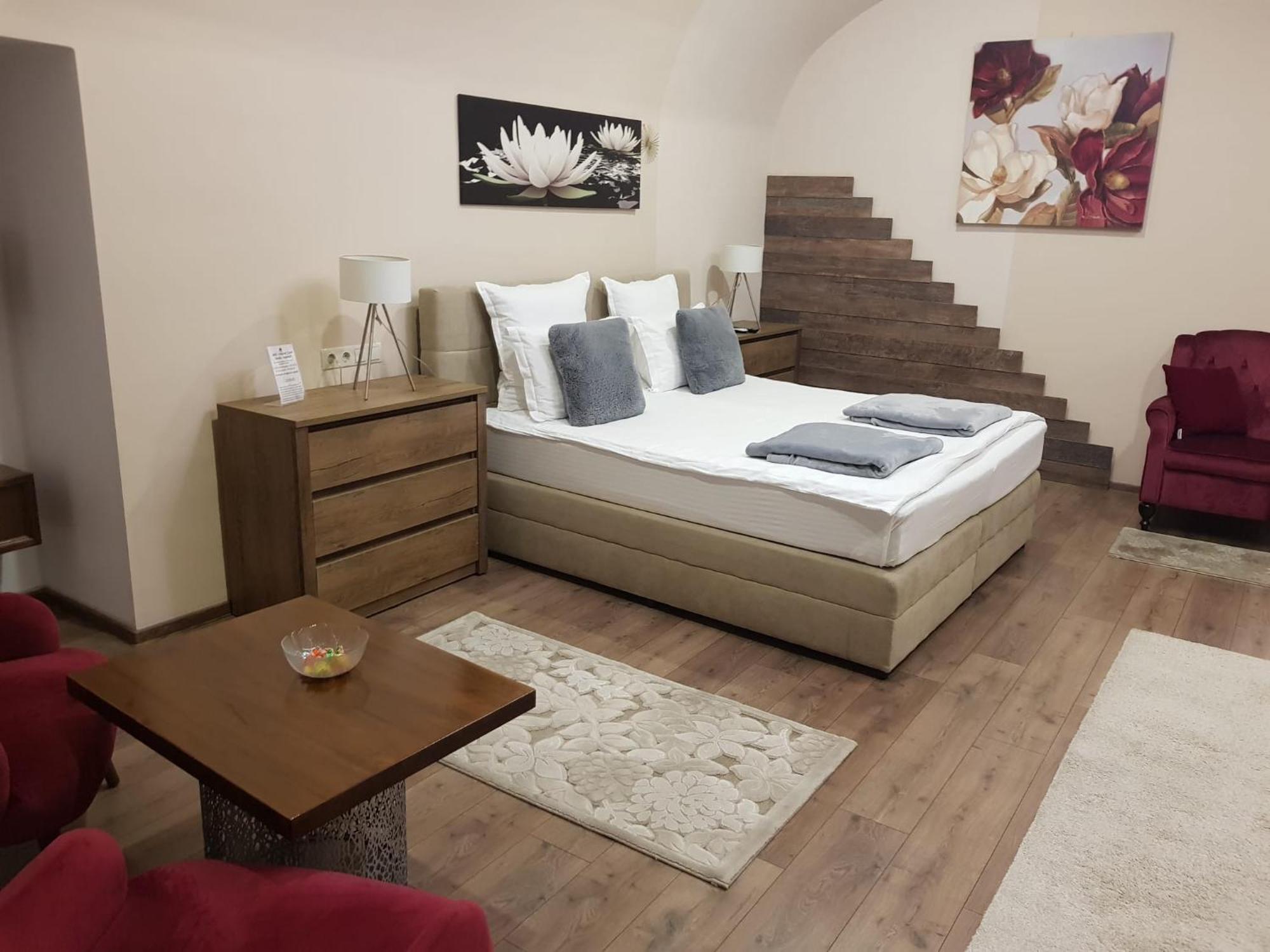 Imperial Rooms - Ultracentral - Jacuzzi Cu Hidromasaj Орадя Екстер'єр фото