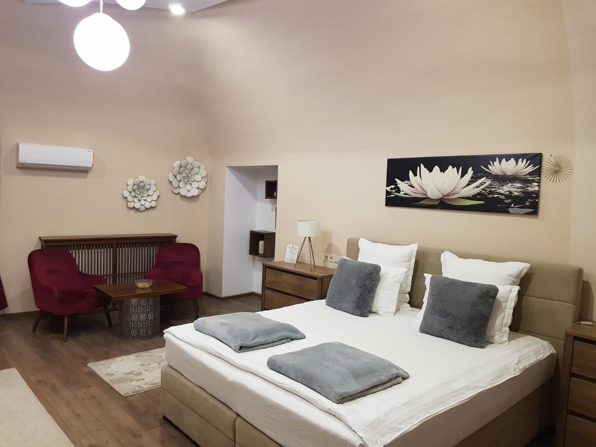 Imperial Rooms - Ultracentral - Jacuzzi Cu Hidromasaj Орадя Екстер'єр фото