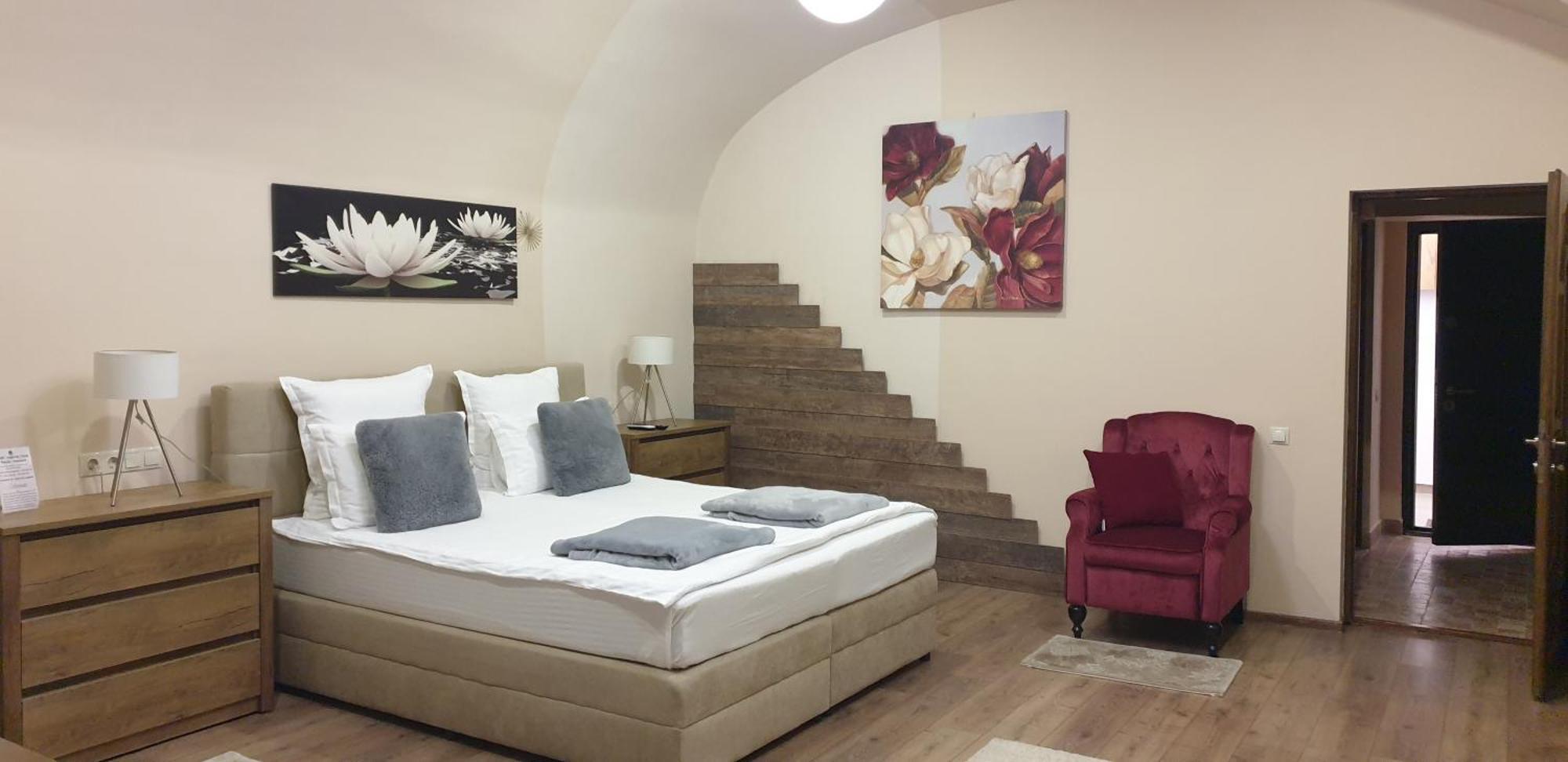 Imperial Rooms - Ultracentral - Jacuzzi Cu Hidromasaj Орадя Екстер'єр фото