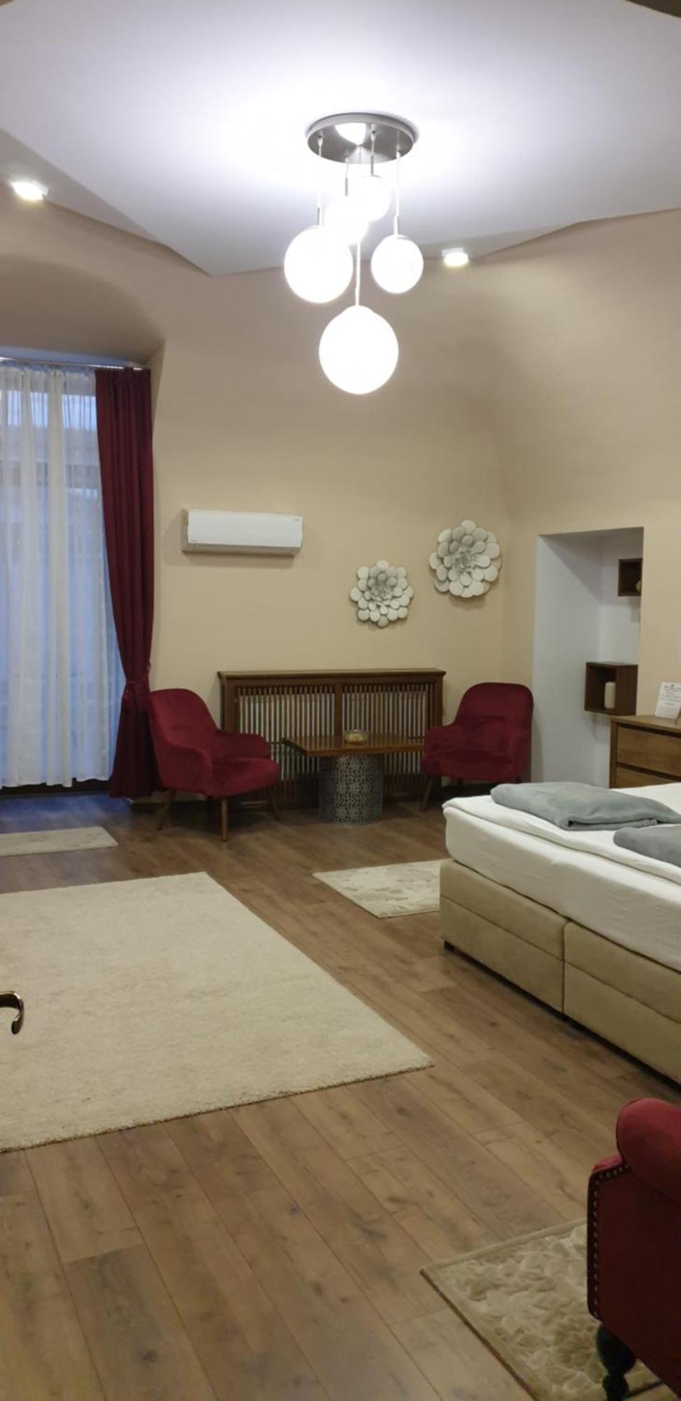 Imperial Rooms - Ultracentral - Jacuzzi Cu Hidromasaj Орадя Екстер'єр фото